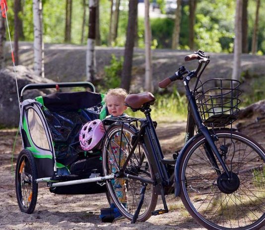 Vélo-électrique-Remorque-Bébé