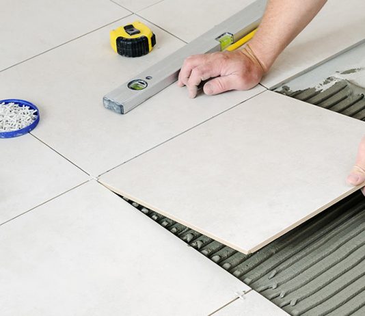 Comment procéder à la pose des carreaux ? pose-du-carrelage