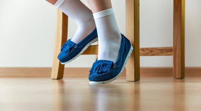 Comment porter des chaussettes avec des mocassins ? Comment porter des chaussettes avec des mocassins _